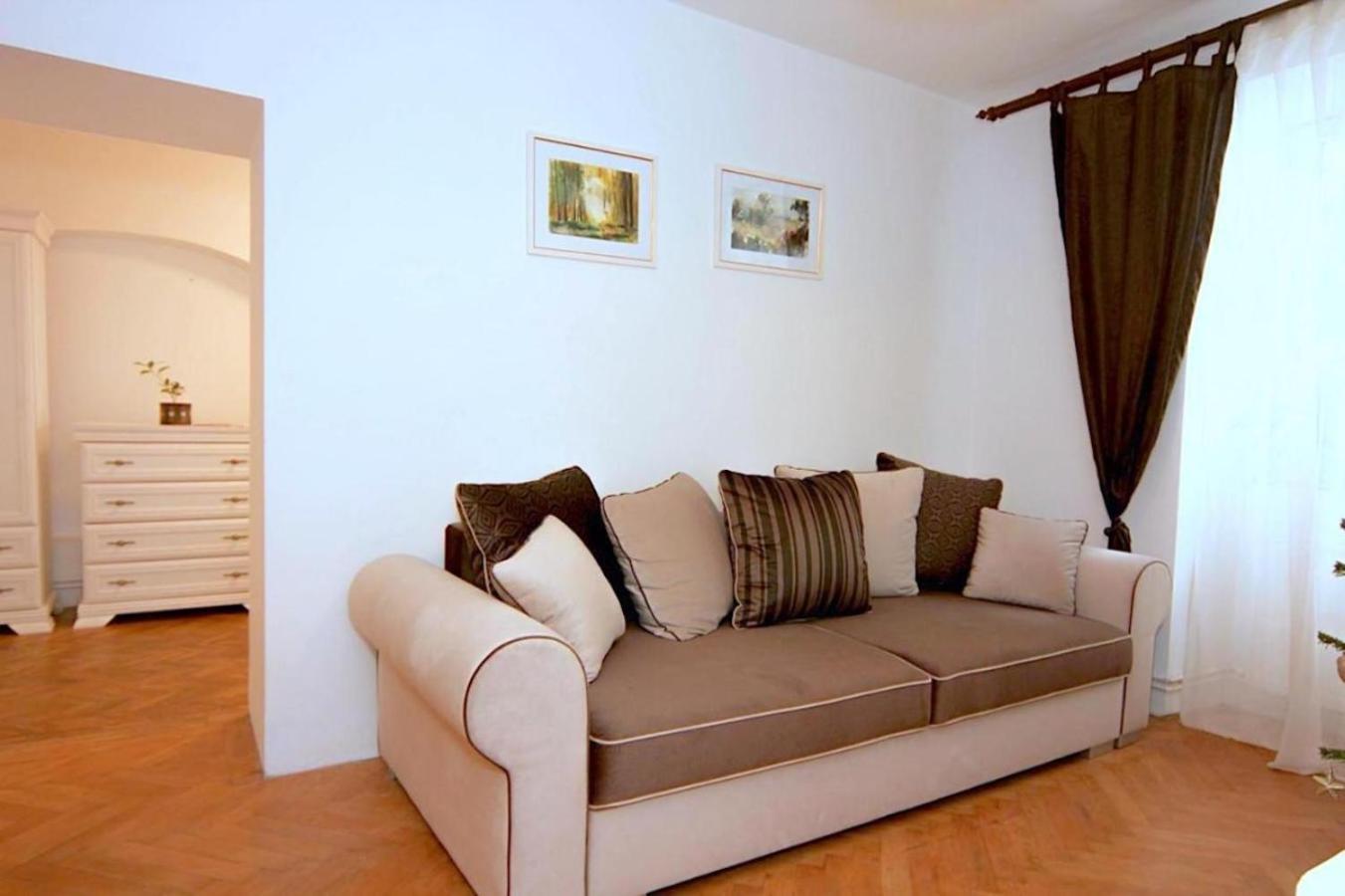 Valentina'S Apartment In City Center Brașov Exterior foto